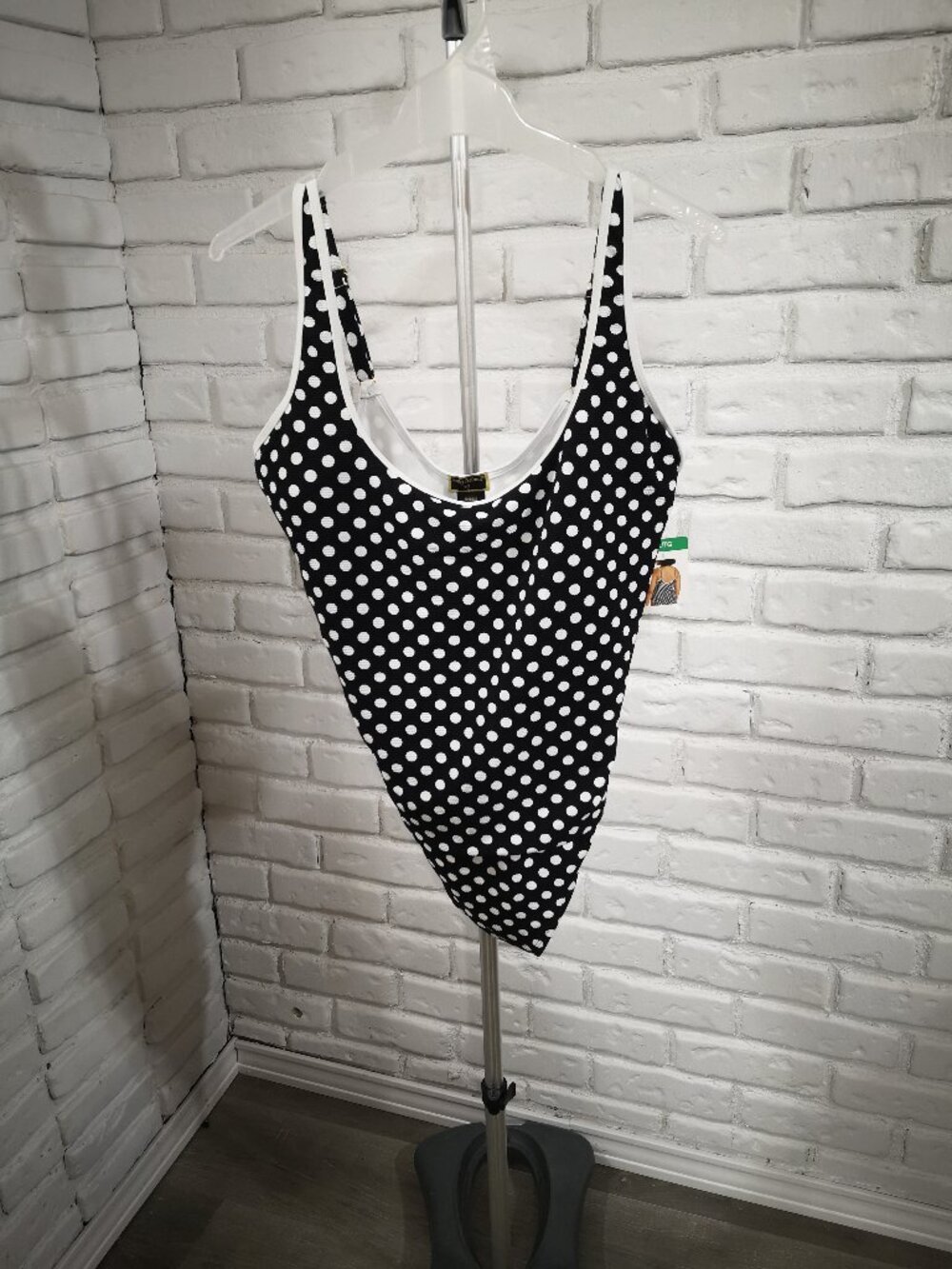 NWT Kathy Ireland Ladies Size XL Black w/ White Dots 1 Piece Lined Bathing Suit